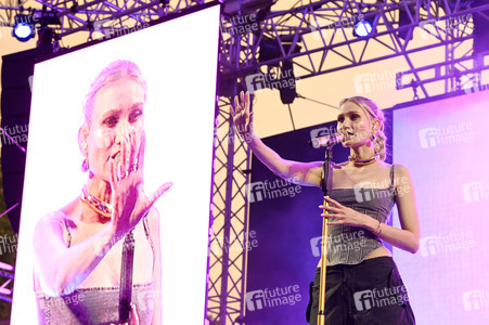 Konzert von Glasperlenspiel beim Demokratiefest zu 75 Jahren Grundgesetz in Berlin