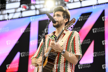 Konzert von Álvaro Soler beim Demokratiefest zu 75 Jahren Grundgesetz in Berlin