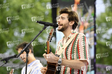 Konzert von Álvaro Soler beim Demokratiefest zu 75 Jahren Grundgesetz in Berlin