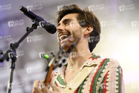 Konzert von Álvaro Soler beim Demokratiefest zu 75 Jahren Grundgesetz in Berlin