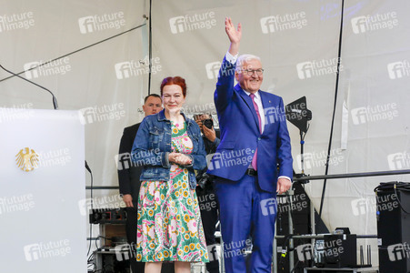 Tag der offenen Tür in der Villa Hammerschmidt und dem 'Fest der Demokratie' zu 75 Jahren Grundgesetz in Bonn