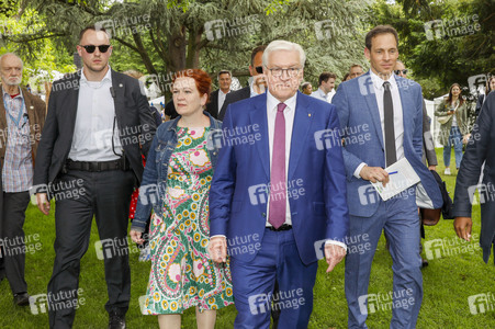 Tag der offenen Tür in der Villa Hammerschmidt und dem 'Fest der Demokratie' zu 75 Jahren Grundgesetz in Bonn