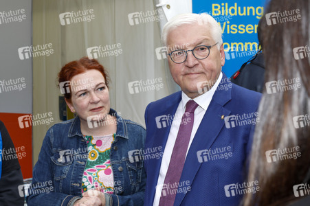 Tag der offenen Tür in der Villa Hammerschmidt und dem 'Fest der Demokratie' zu 75 Jahren Grundgesetz in Bonn