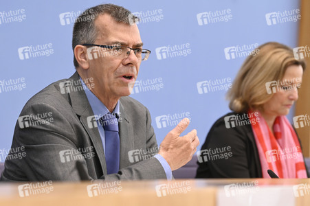 Bundespressekonferenz Report Globale Flucht 2024 in Berlin