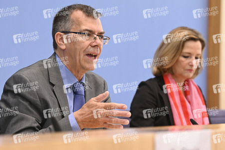 Bundespressekonferenz Report Globale Flucht 2024 in Berlin