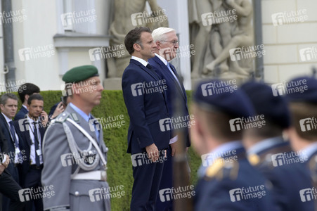Begrüßung des Staatspräsidenten der Französischen Republik in Berlin