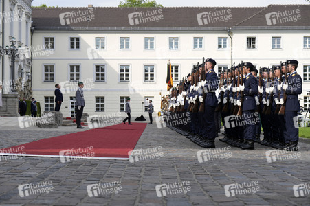 Begrüßung des Staatspräsidenten der Französischen Republik in Berlin