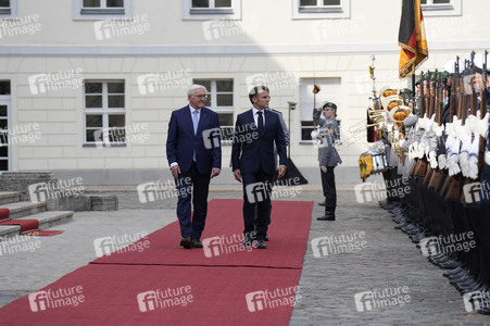 Begrüßung des Staatspräsidenten der Französischen Republik in Berlin