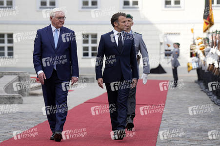 Begrüßung des Staatspräsidenten der Französischen Republik in Berlin
