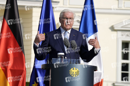 Begrüßung des Staatspräsidenten der Französischen Republik in Berlin