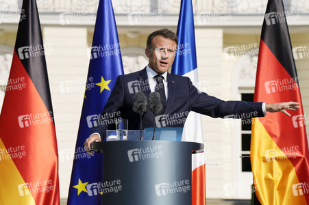 Begrüßung des Staatspräsidenten der Französischen Republik in Berlin