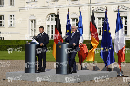 Begrüßung des Staatspräsidenten der Französischen Republik in Berlin