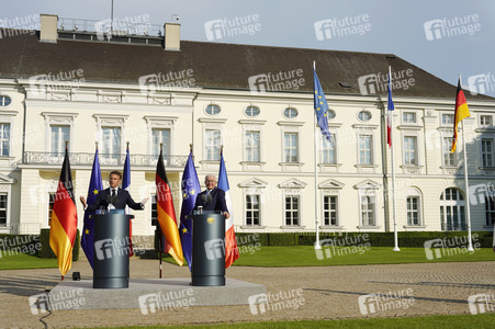 Begrüßung des Staatspräsidenten der Französischen Republik in Berlin