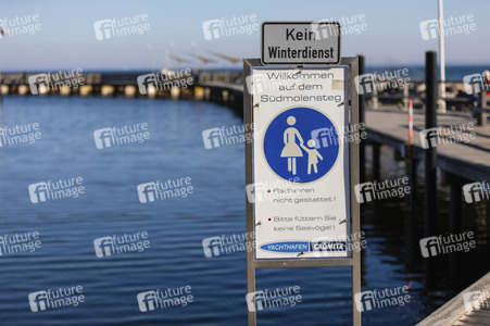 Symbolfoto Verkehrszeichen Gehweg