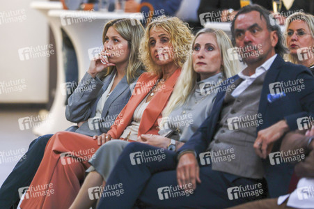 Präsentation der Wanderausstellung  'Woanders ist überall'  in Essen