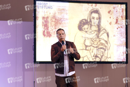 Präsentation der Wanderausstellung  'Woanders ist überall'  in Essen