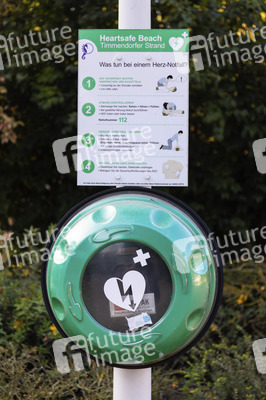 Symbolfoto öffentlicher Defibrillator