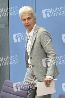 Bundespressekonferenz zum Stand der Sicherheits- und Verteidigungspolitik in Berlin