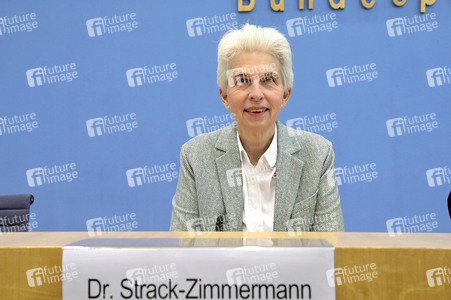 Bundespressekonferenz zum Stand der Sicherheits- und Verteidigungspolitik in Berlin