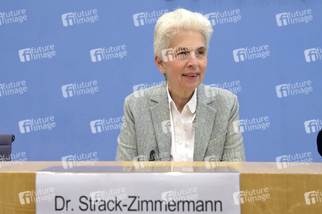 Bundespressekonferenz zum Stand der Sicherheits- und Verteidigungspolitik in Berlin