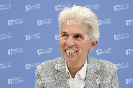 Bundespressekonferenz zum Stand der Sicherheits- und Verteidigungspolitik in Berlin