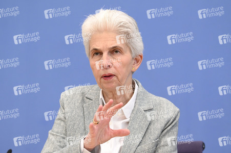 Bundespressekonferenz zum Stand der Sicherheits- und Verteidigungspolitik in Berlin