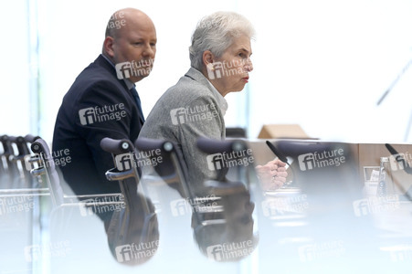 Bundespressekonferenz zum Stand der Sicherheits- und Verteidigungspolitik in Berlin