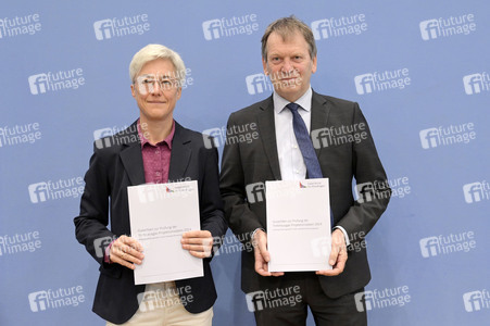 Bundespressekonferenz Sondergutachten zur Prüfung der Treibhausgas-Projektionsdaten 2024 in Berlin