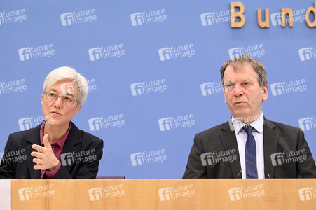 Bundespressekonferenz Sondergutachten zur Prüfung der Treibhausgas-Projektionsdaten 2024 in Berlin