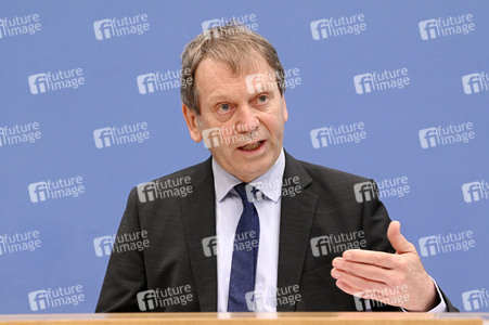 Bundespressekonferenz Sondergutachten zur Prüfung der Treibhausgas-Projektionsdaten 2024 in Berlin