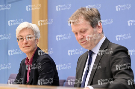 Bundespressekonferenz Sondergutachten zur Prüfung der Treibhausgas-Projektionsdaten 2024 in Berlin