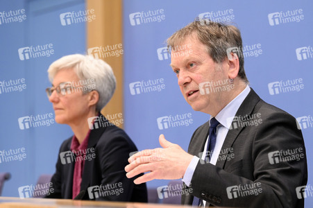 Bundespressekonferenz Sondergutachten zur Prüfung der Treibhausgas-Projektionsdaten 2024 in Berlin