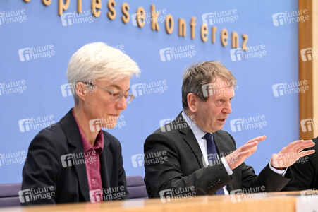 Bundespressekonferenz Sondergutachten zur Prüfung der Treibhausgas-Projektionsdaten 2024 in Berlin