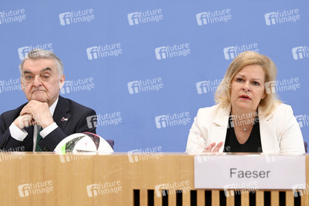 Bundespressekonferenz 10 Tage vor der EM in Berlin