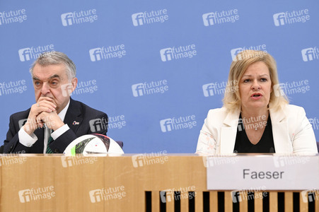 Bundespressekonferenz 10 Tage vor der EM in Berlin