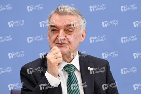 Bundespressekonferenz 10 Tage vor der EM in Berlin