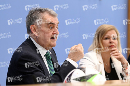 Bundespressekonferenz 10 Tage vor der EM in Berlin