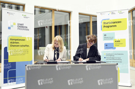 Bundespressekonferenz Unterzeichnung des Startchancen-Programms in Berlin