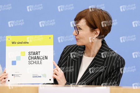 Bundespressekonferenz Unterzeichnung des Startchancen-Programms in Berlin