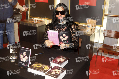 Buchvorstellung mit Harald Glööckler in Berlin