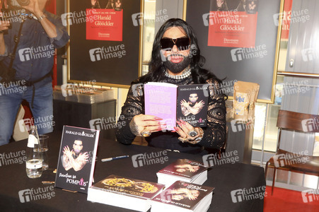 Buchvorstellung mit Harald Glööckler in Berlin