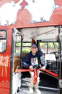 Einweihung des Ottifanten-Busses in Hamburg