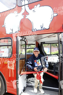 Einweihung des Ottifanten-Busses in Hamburg