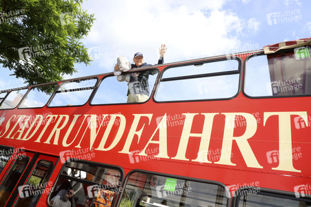 Einweihung des Ottifanten-Busses in Hamburg