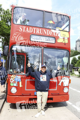 Einweihung des Ottifanten-Busses in Hamburg