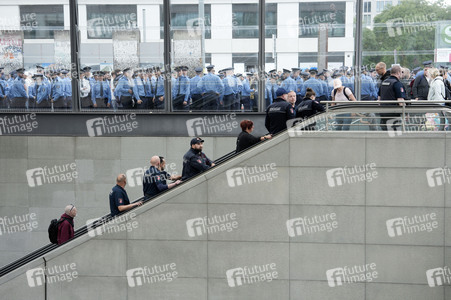 Schweigemarsch für den ermordeten Mannheimer Polizisten Rouven L. in Berlin