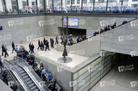 Schweigemarsch für den ermordeten Mannheimer Polizisten Rouven L. in Berlin