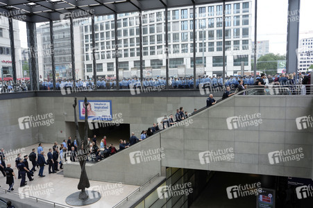 Schweigemarsch für den ermordeten Mannheimer Polizisten Rouven L. in Berlin