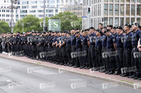 Schweigemarsch für den ermordeten Mannheimer Polizisten Rouven L. in Berlin