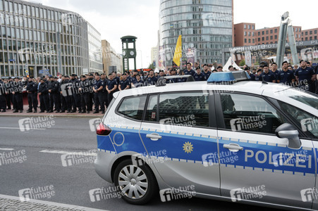 Schweigemarsch für den ermordeten Mannheimer Polizisten Rouven L. in Berlin